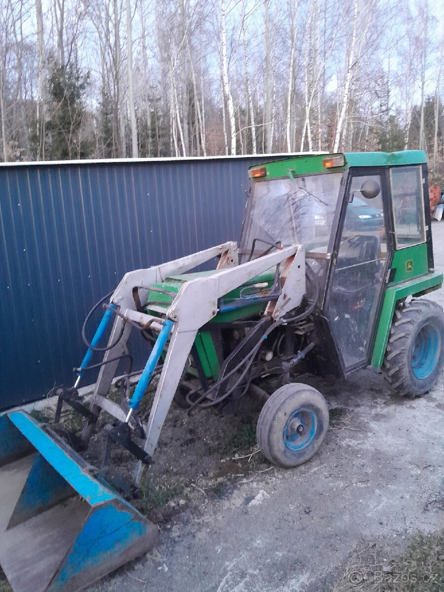 Mt8 065 s nakladačem