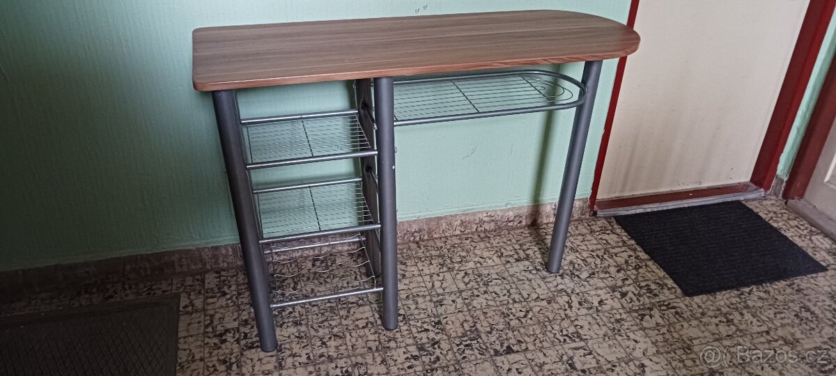 Stůl a dvě barové židle