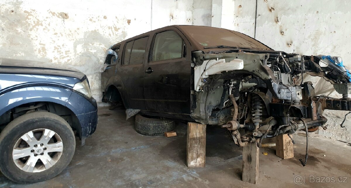 nissan pathfinder 2,5 dci Díly ,ram PRAHA