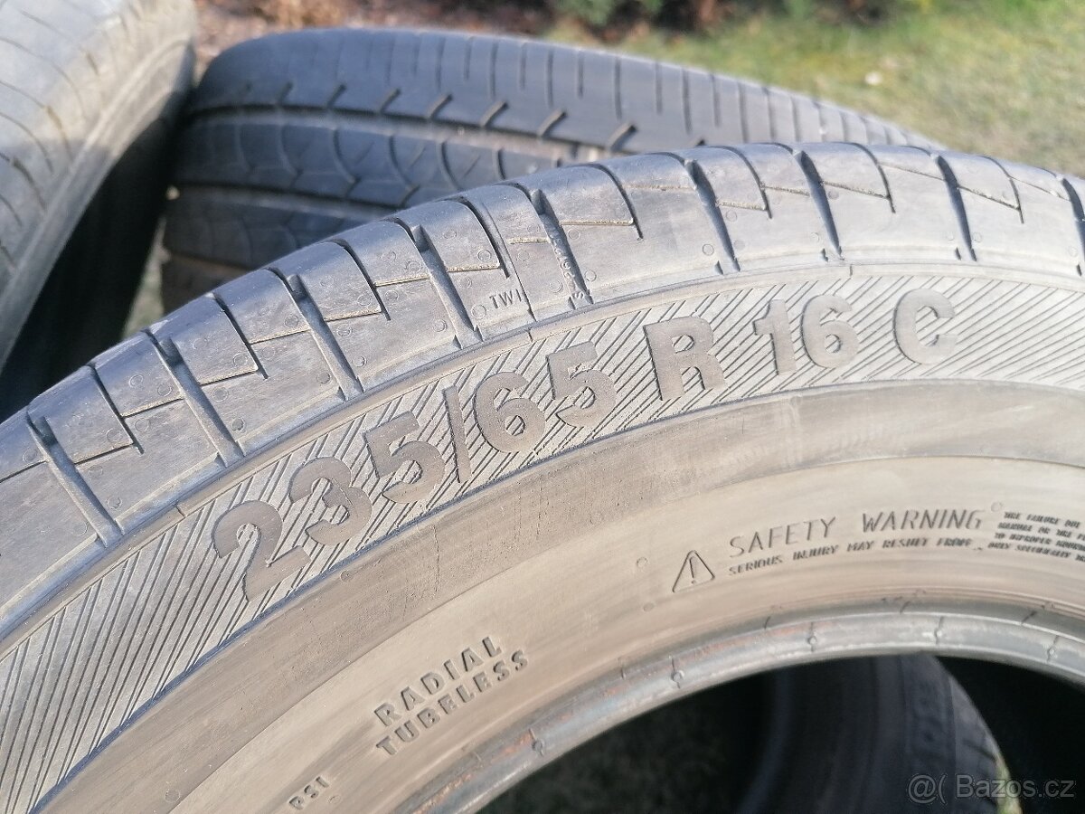 Letní zátěžové pneu 235/65r16C