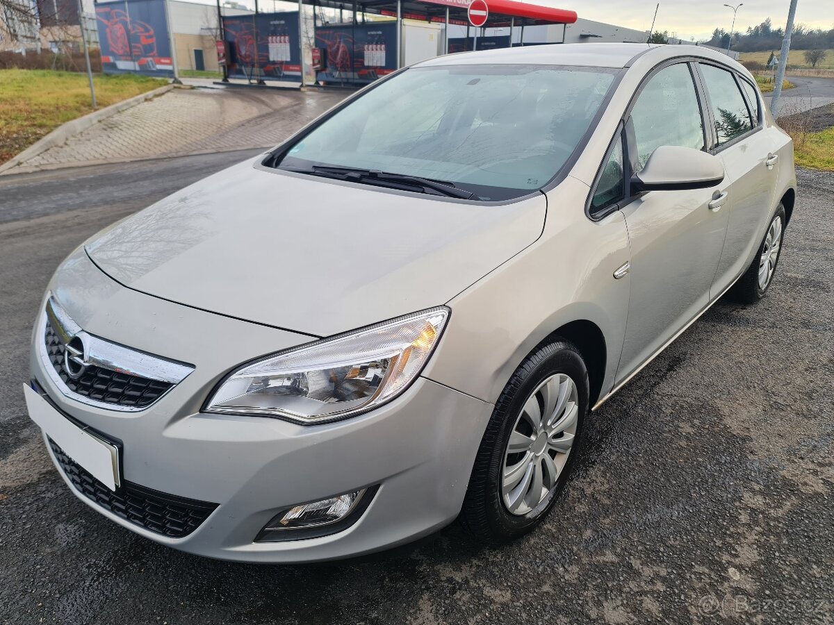 Opel Astra 1.4, 74kW, r.v.2010, klima, 102.000km