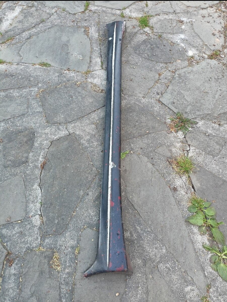 Boční prahový kryt