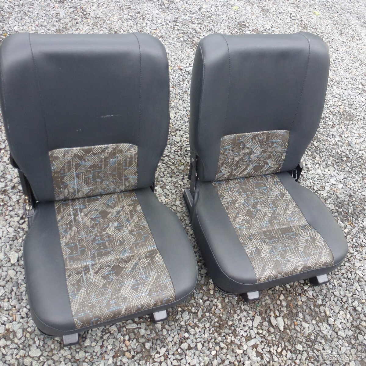 Suzuki Samurai zadní sedačky dělěmé