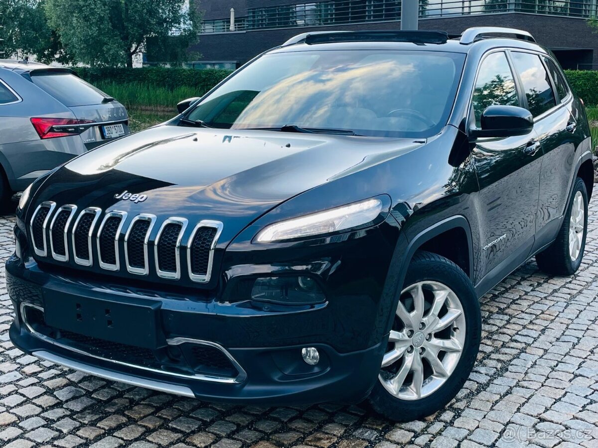 Jeep Cherokee 2.2M-JET 4x4 AUTOMAT LED VYHŘEV SERVISKA TAŽNÉ