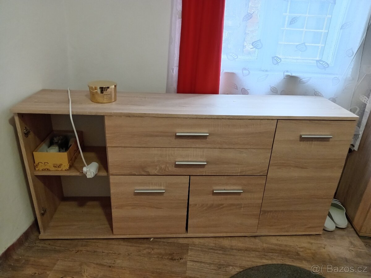 Komoda pod TV