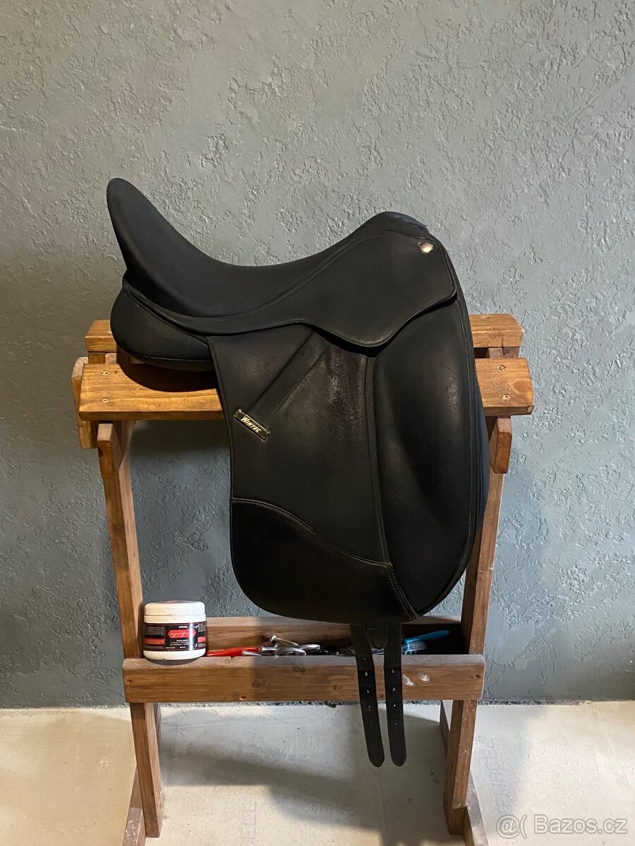Drezurní sedlo Wintec Isabel 16,5”