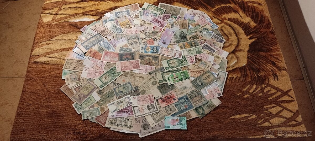 OBŘÍ KONVOLUT BANKOVEK 450Ks PO RODINNÉM SBĚRATELI