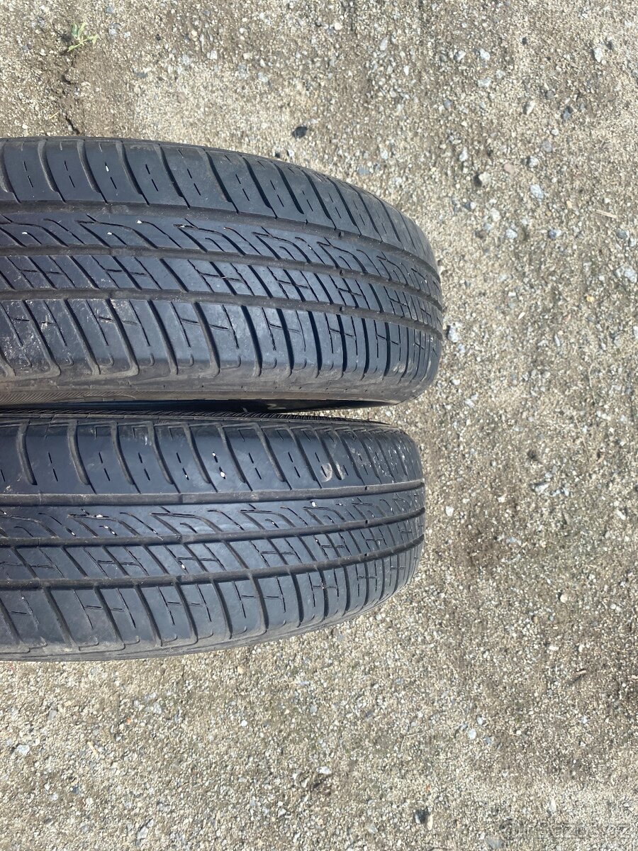 Pneu 165/70 R14