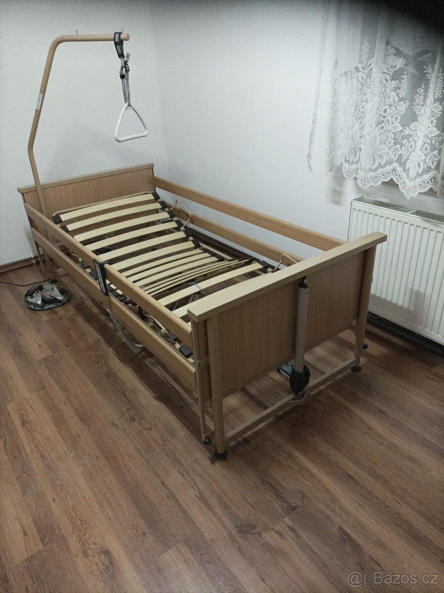 Pečovatelské lůžko