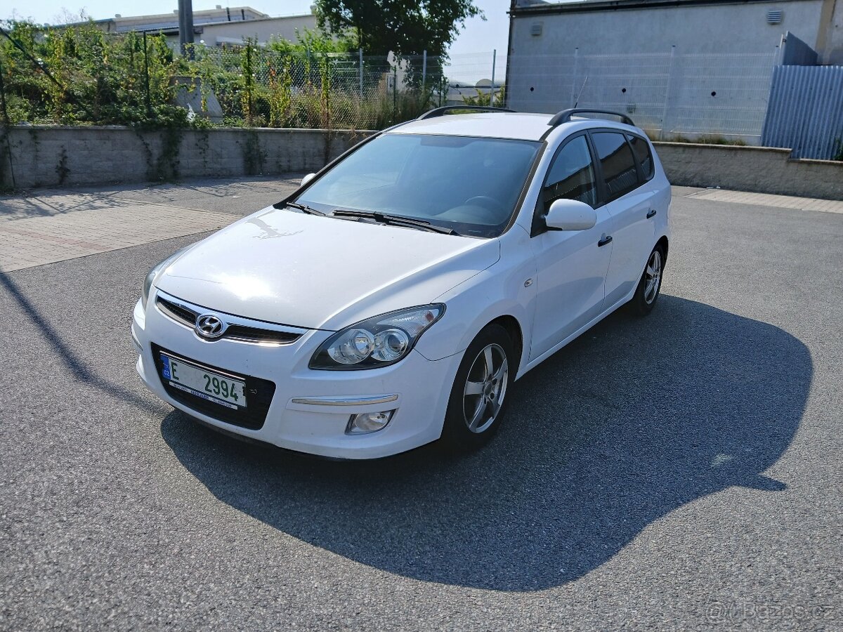 Hyundai i30 kombi, 1.6 CRDi, 66kW,Nová STK, tažné