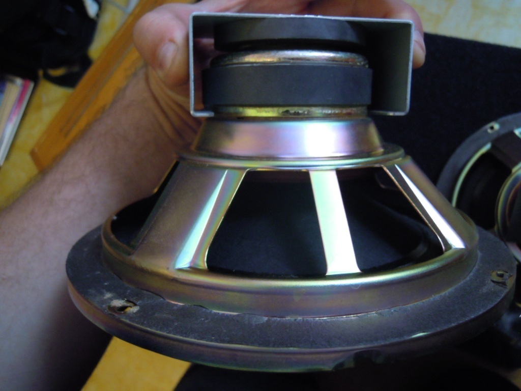 Prodám Basové reproduktory cena za oba 1000kč