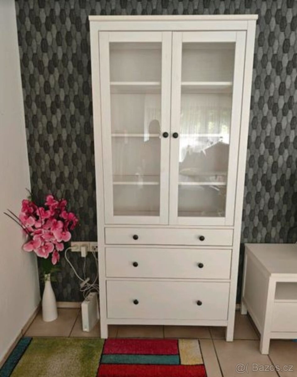 VITRÍNA IKEA HEMNES....