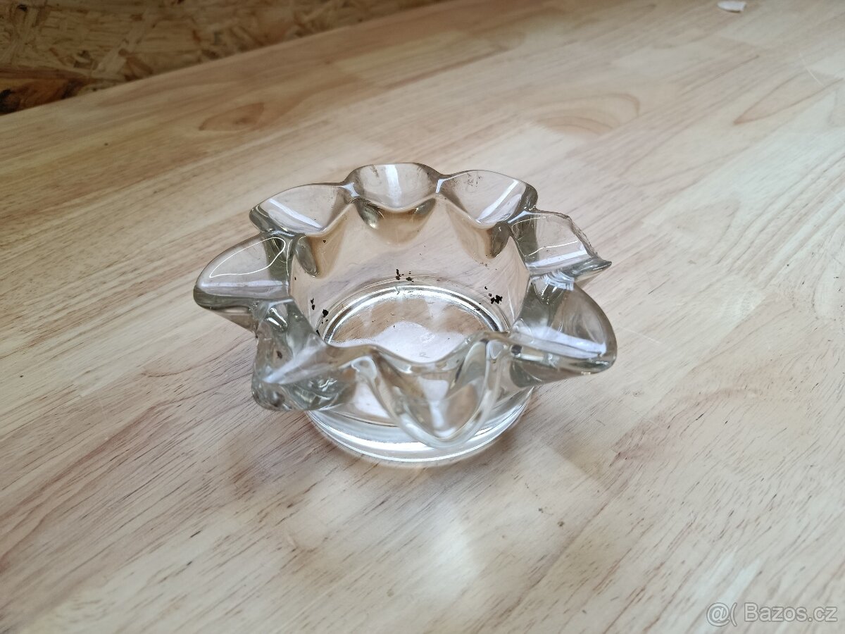 Starý skleněný popelník