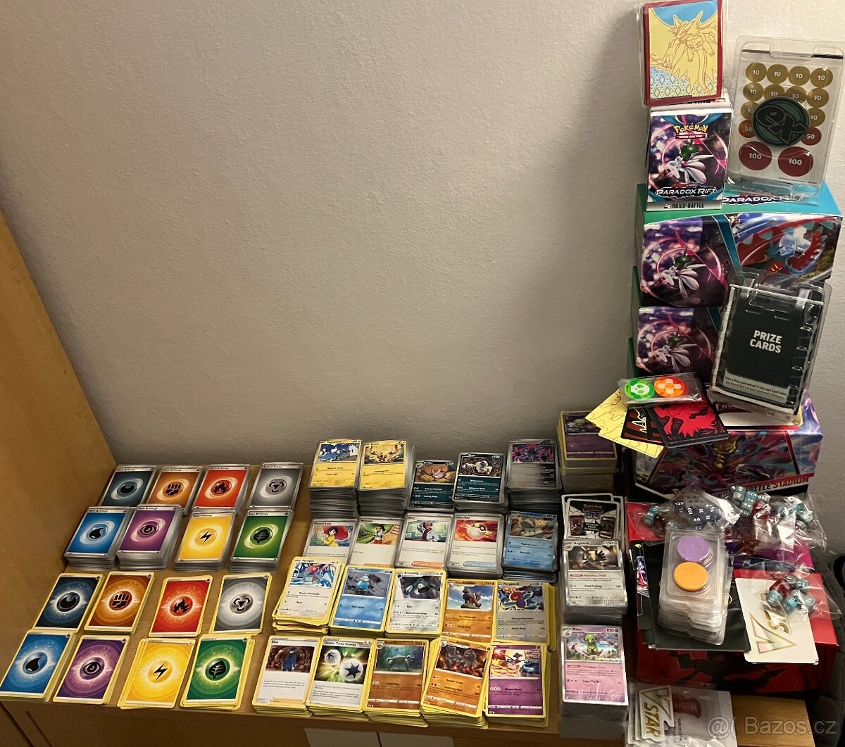Velká spousta Pokemon karet, boxů, žetonů, krabiček