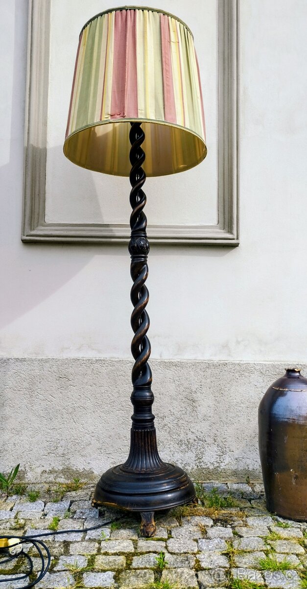 Starožitná podlahová lampa