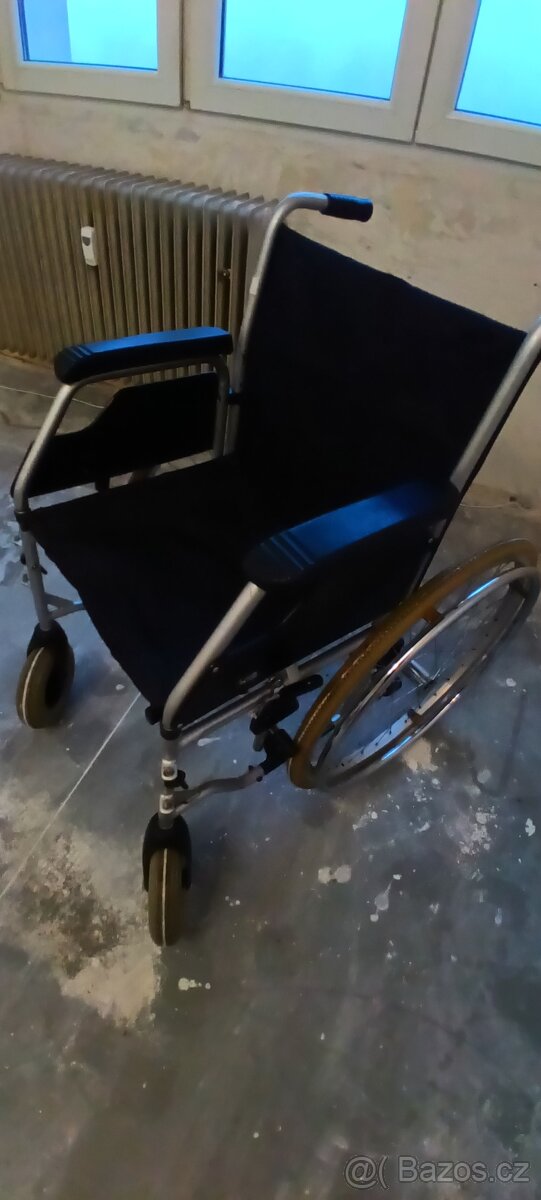 Invalidní vozík