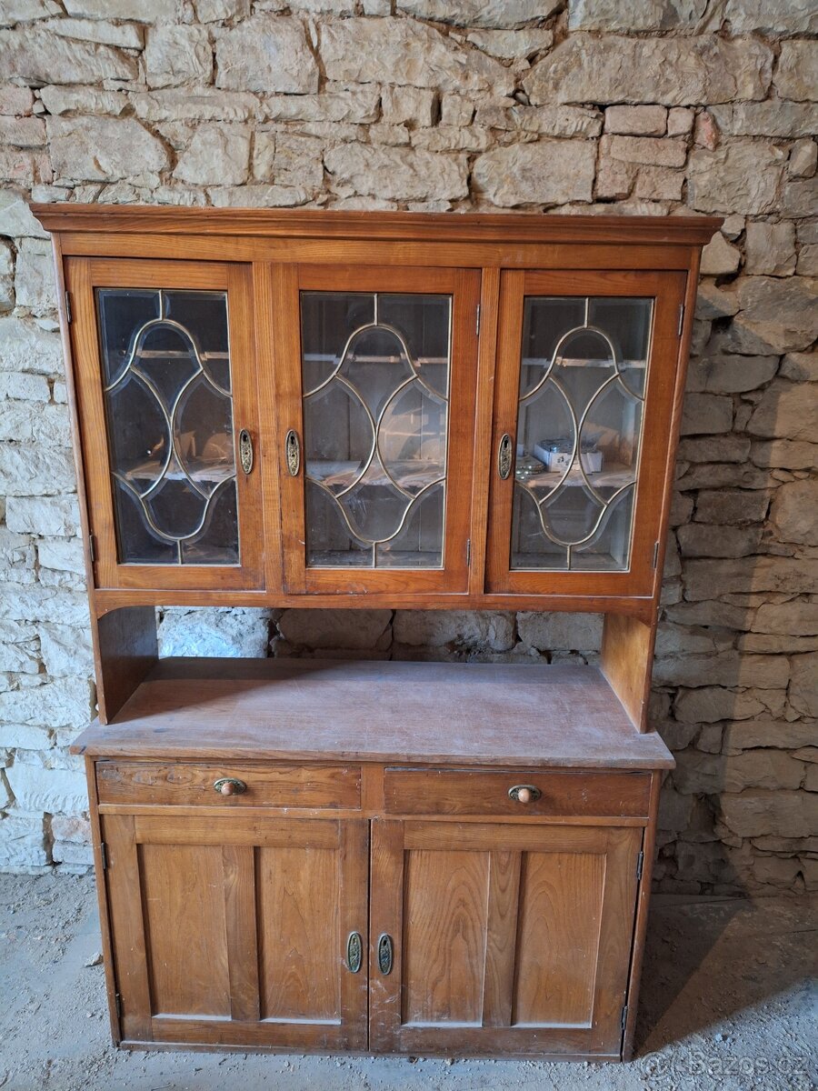 Starožitný nábytek - komoda