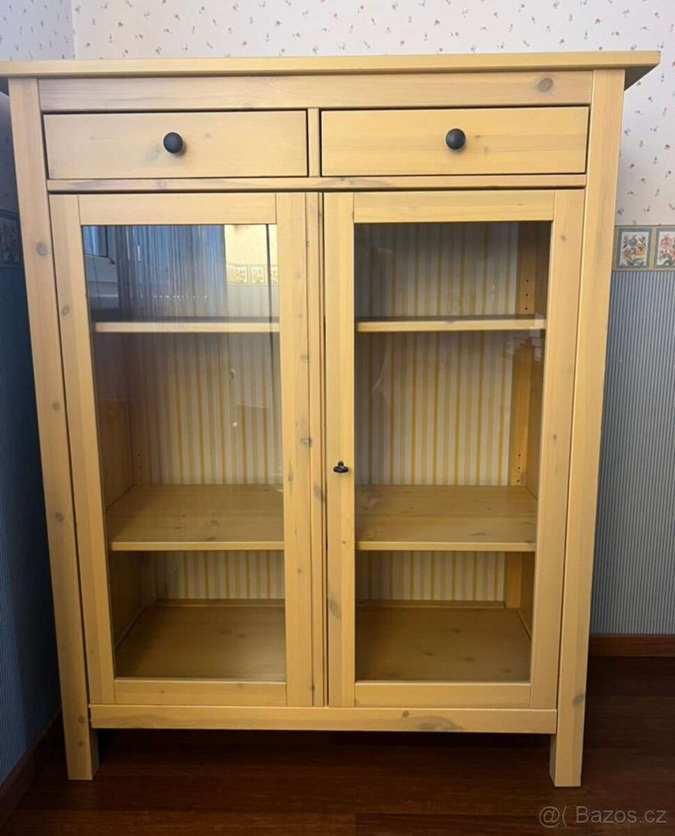 VITRINA- KOMODA IKEA HEMNES