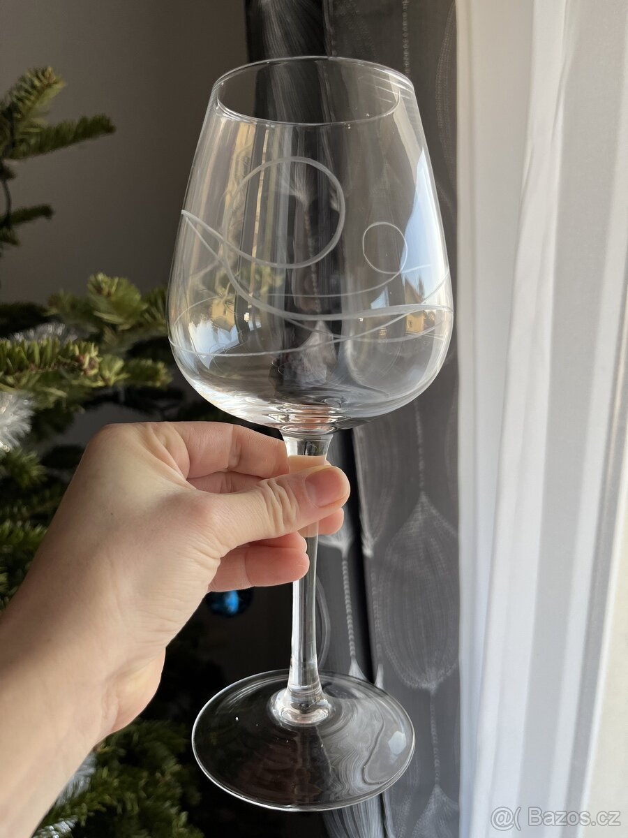Velká sklenice na víno