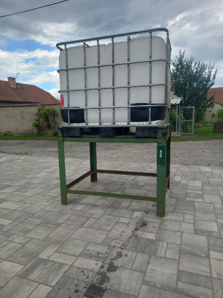 Podstavec pod IBC nádrž, stojany, boxy, IBC stojan
