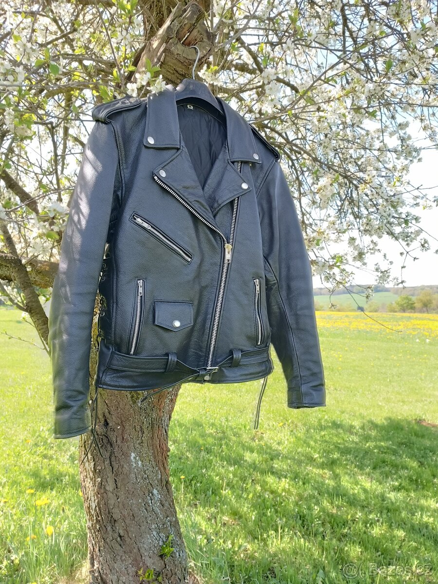 Dámská kožená bunda na motorku.