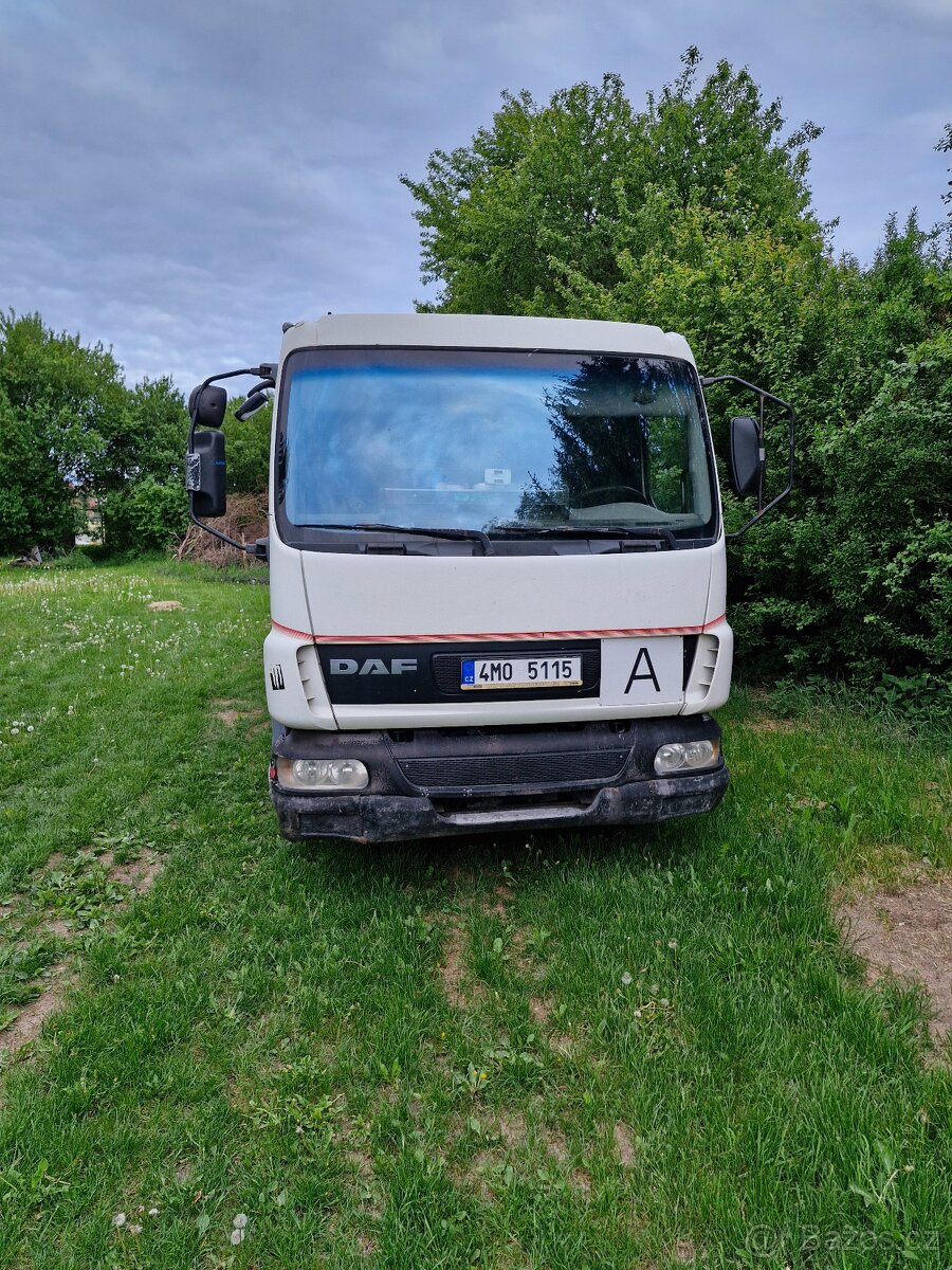 Daf LF kontejner a Kobelco