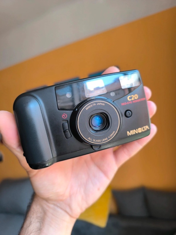 Minolta C20 Analogový kompaktní fotoaparát na kinofilm.