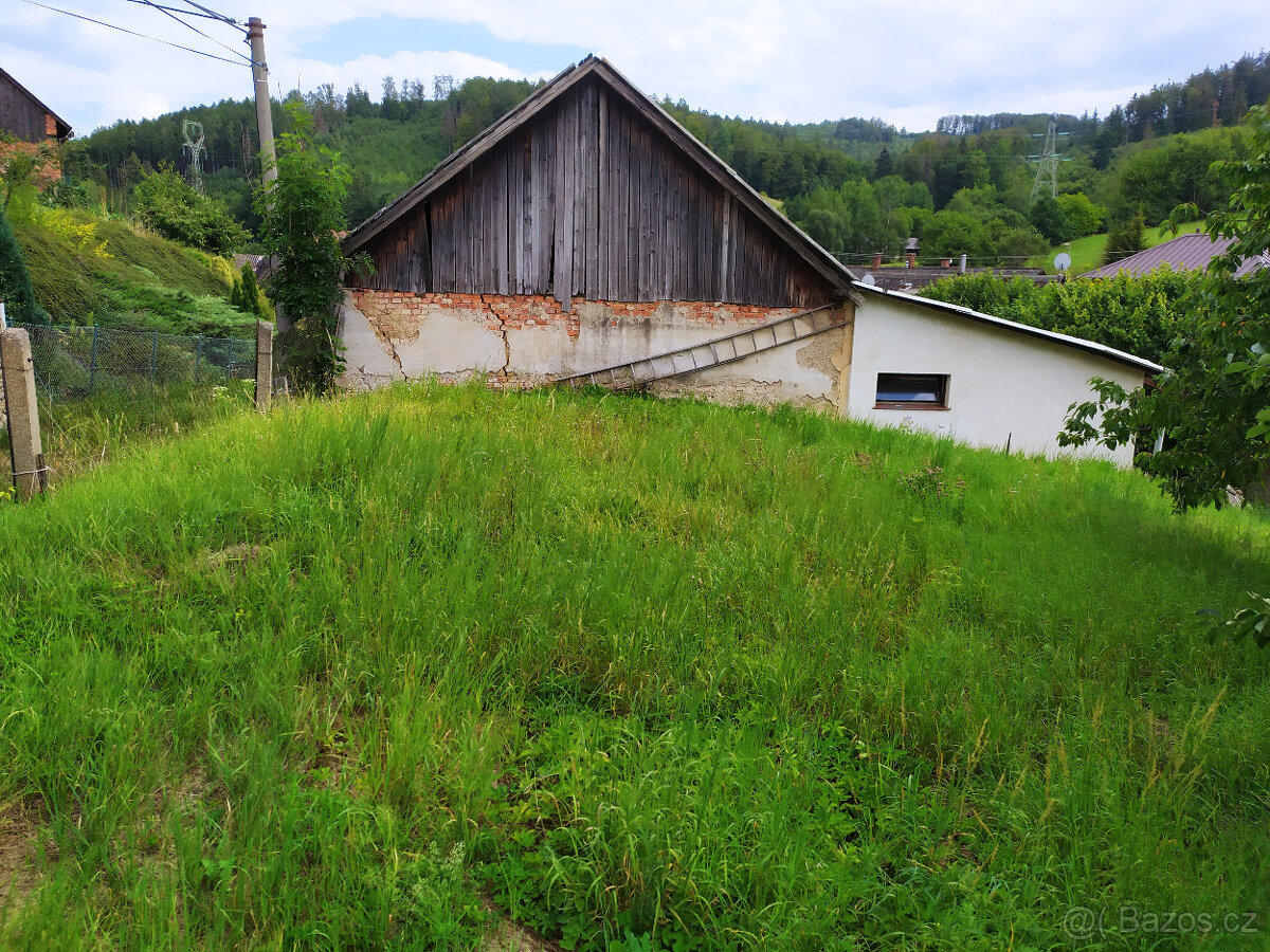 Prodej stavebního pozemku 828 m² v Dlouhomilově