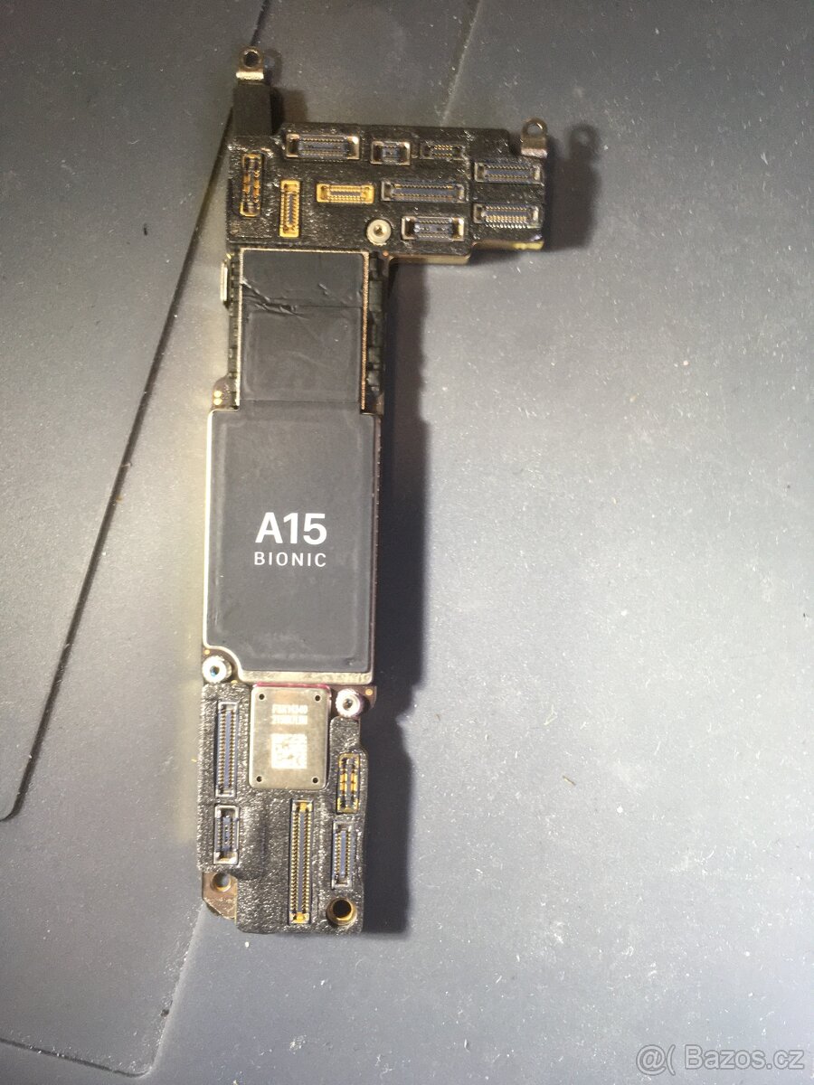 iPhone 13 Logic Board (základní deska)