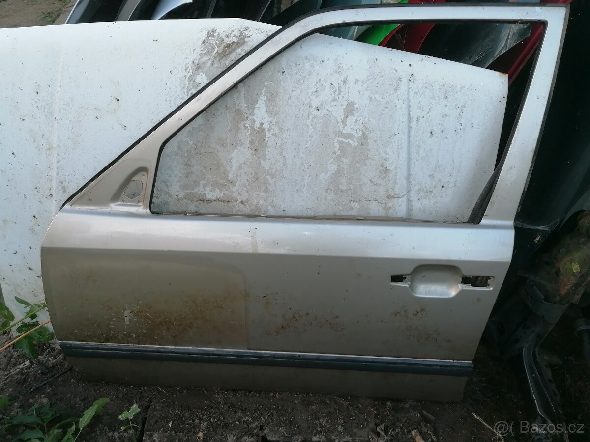 Levé přední dveře Mercedes-Benz 124