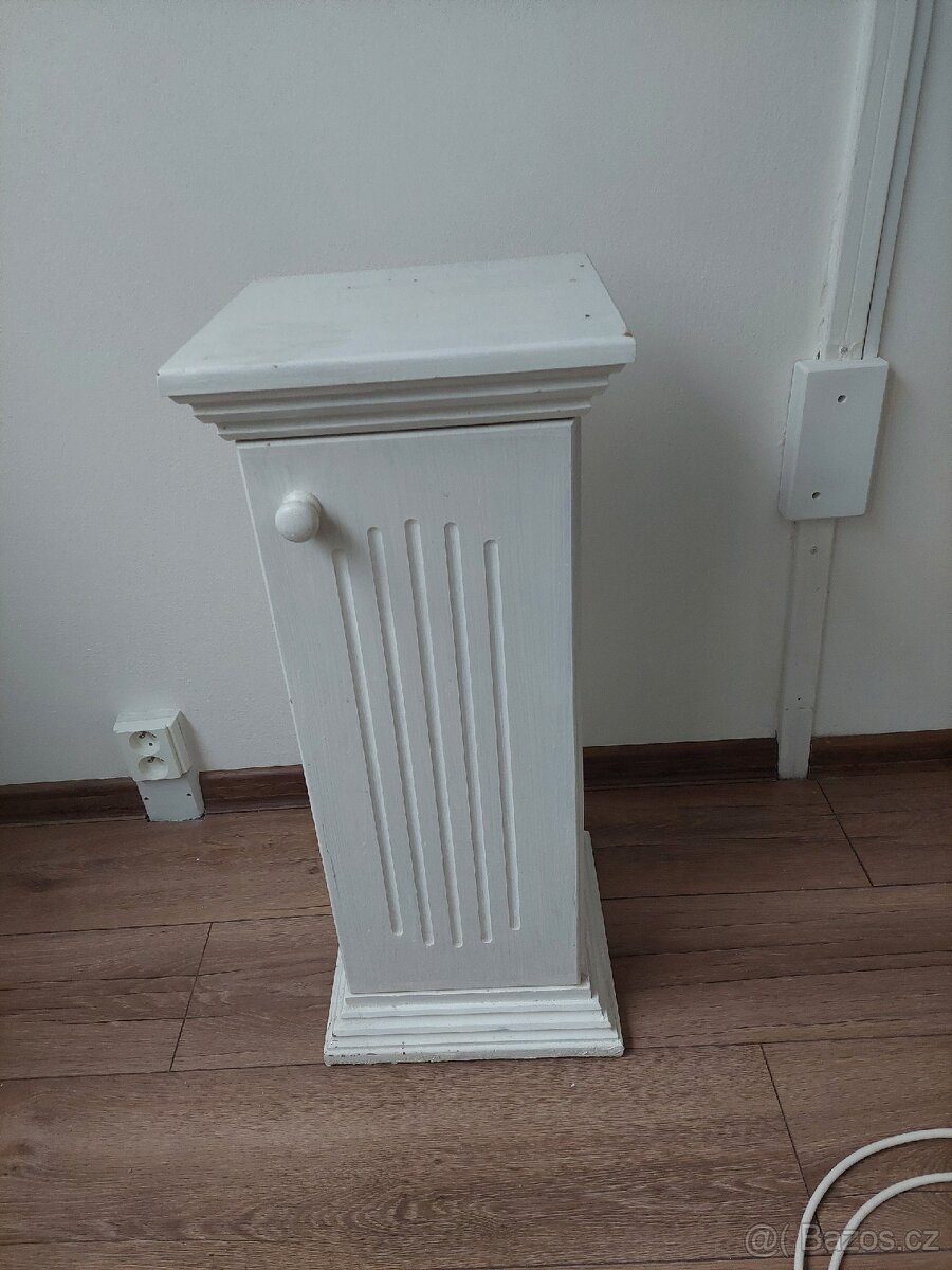 Stolek na květiny