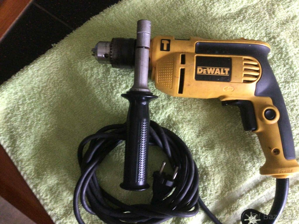 DeWALT DWD024 – příklepová vrtačka 650W