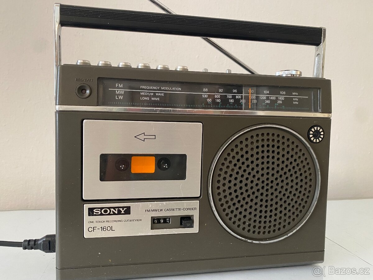 Radiomagnetofon Sony CF-160L, rok 1975