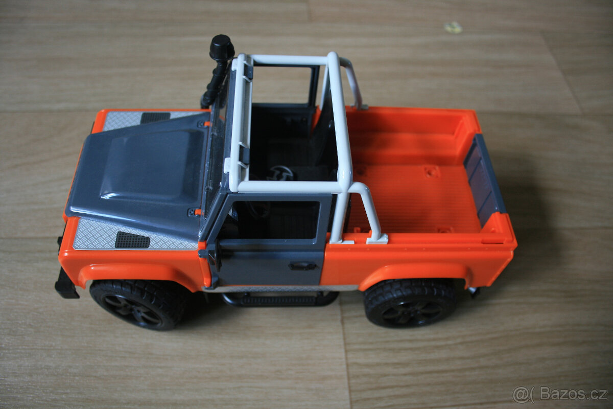 Bruder Land Rover