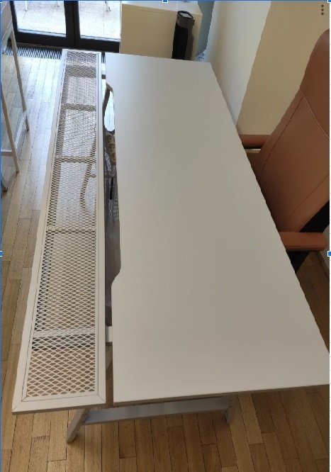 IKEA UTESPELARE Herní stůl světle šedý