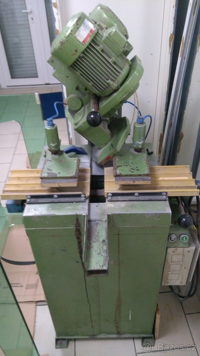 Dvoukotoučová pila