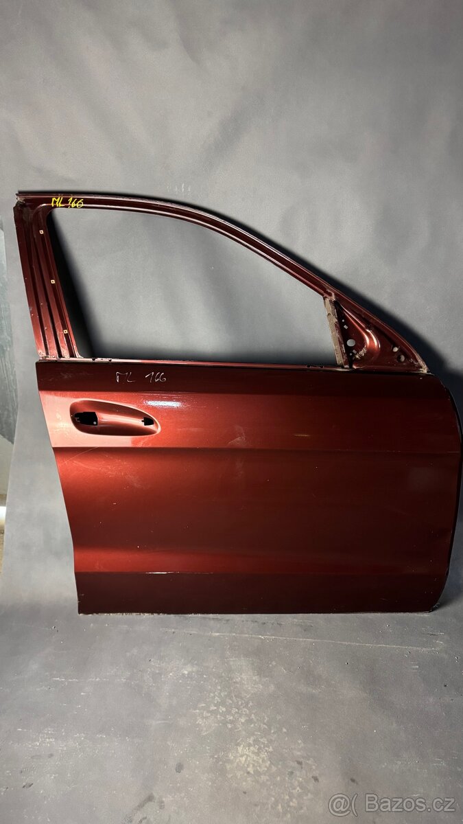 Právě přední dveře Mercedes ML166
