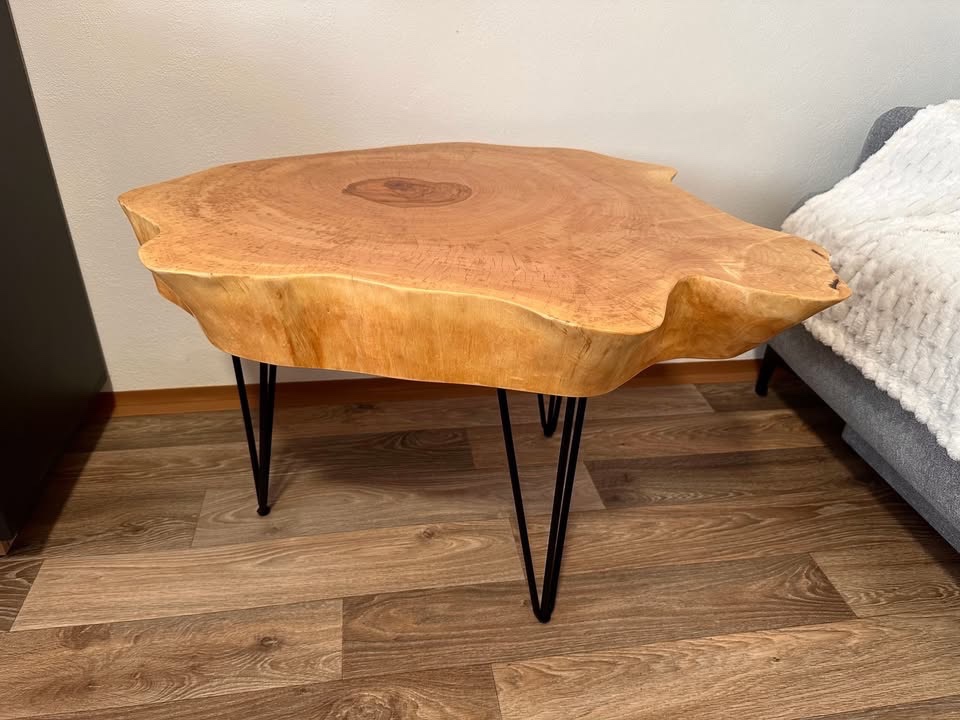 Konferenční stolek z masivu