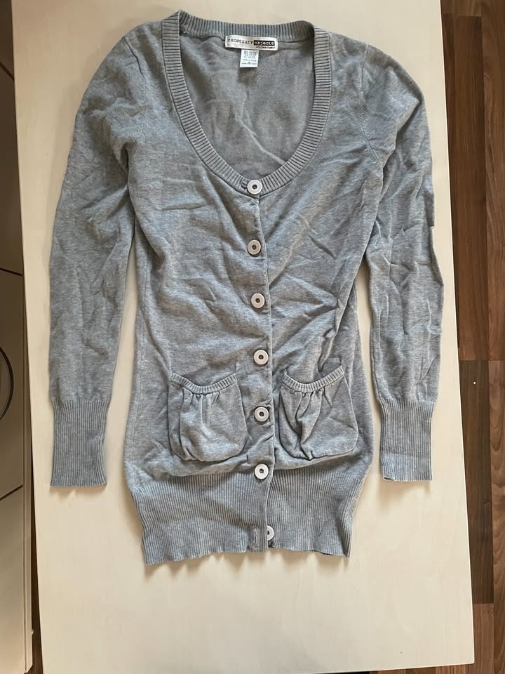 Dlouhý propínací svetr, vel XS/S, Necessary objects