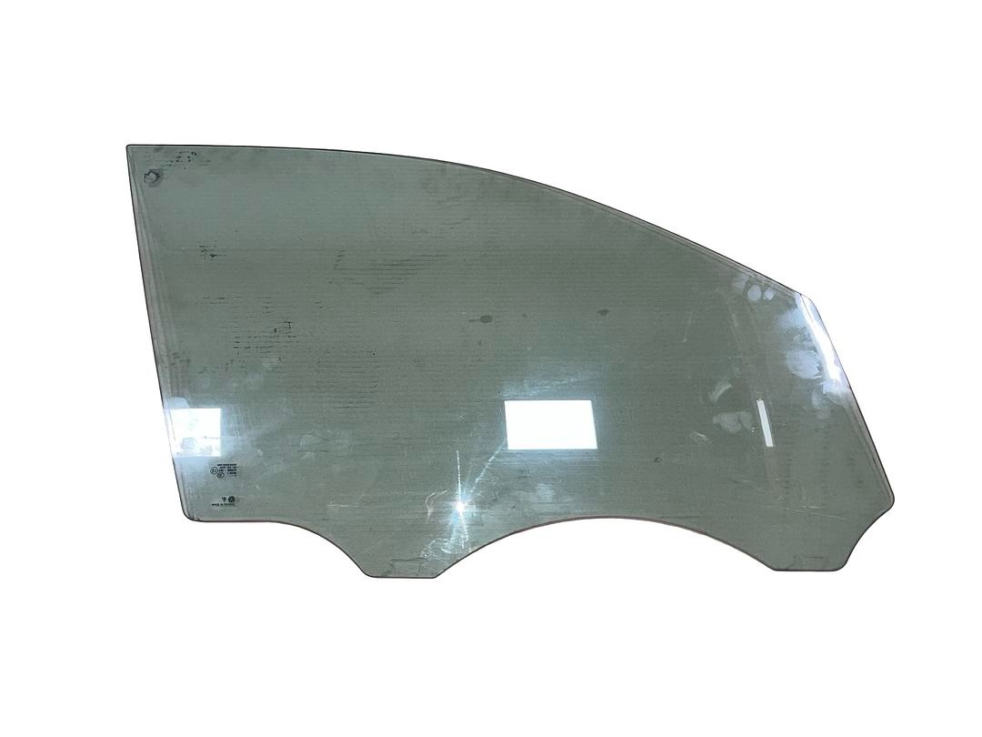 Pravé přední sklo VW Touareg 7L facelift r.v. 2011