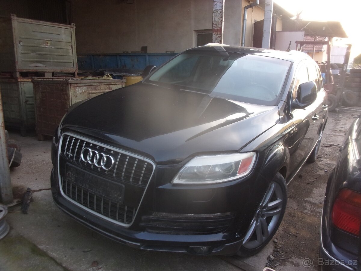 AUDI  Q7 4,2Í V8