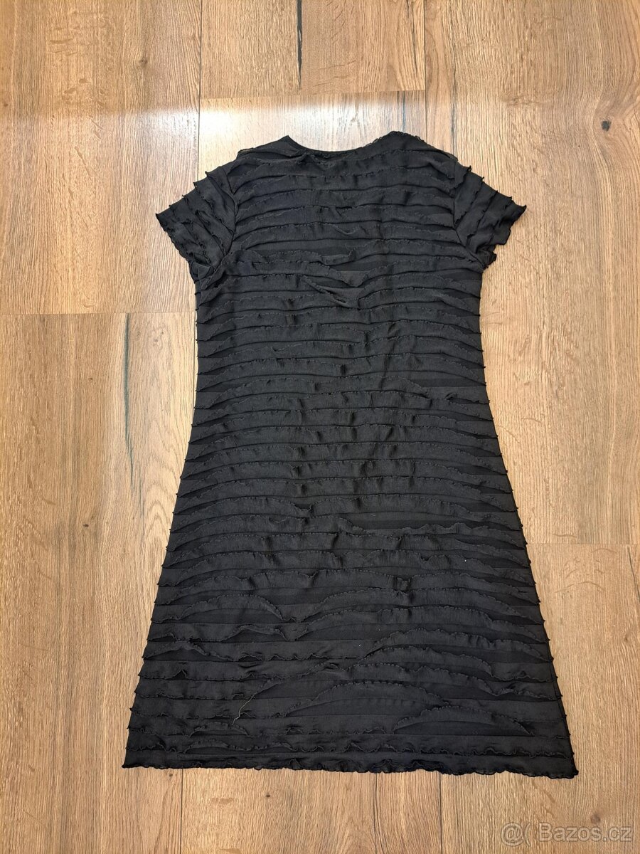 černé mini šaty