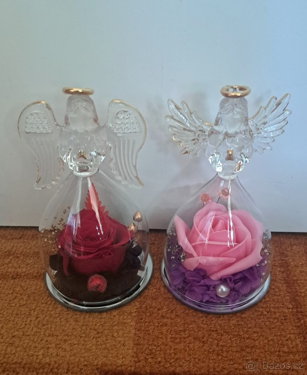 Věčná růže ve skleněném andělovi