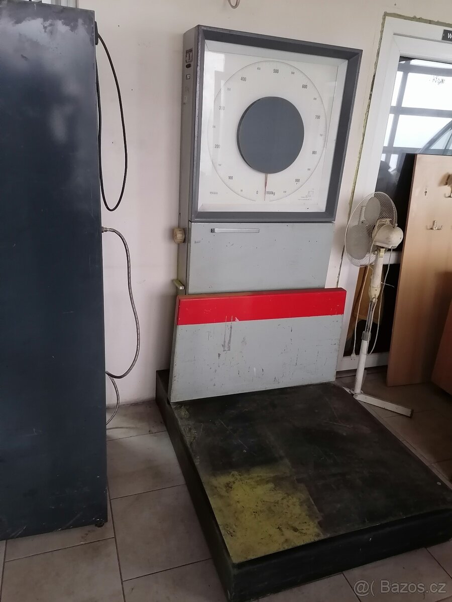 Obchodní váha do 1000 kg.
