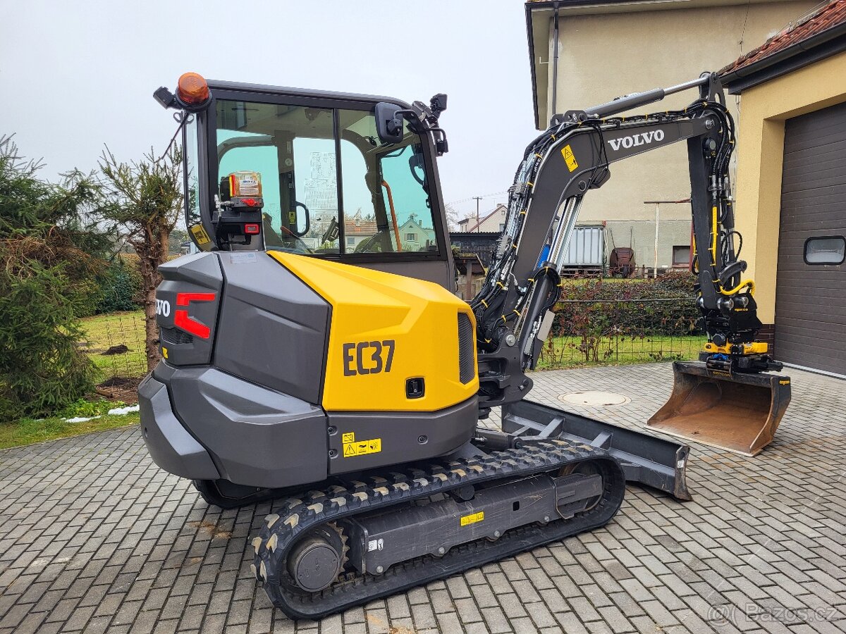 Pásové minirypadlo Volvo EC37F