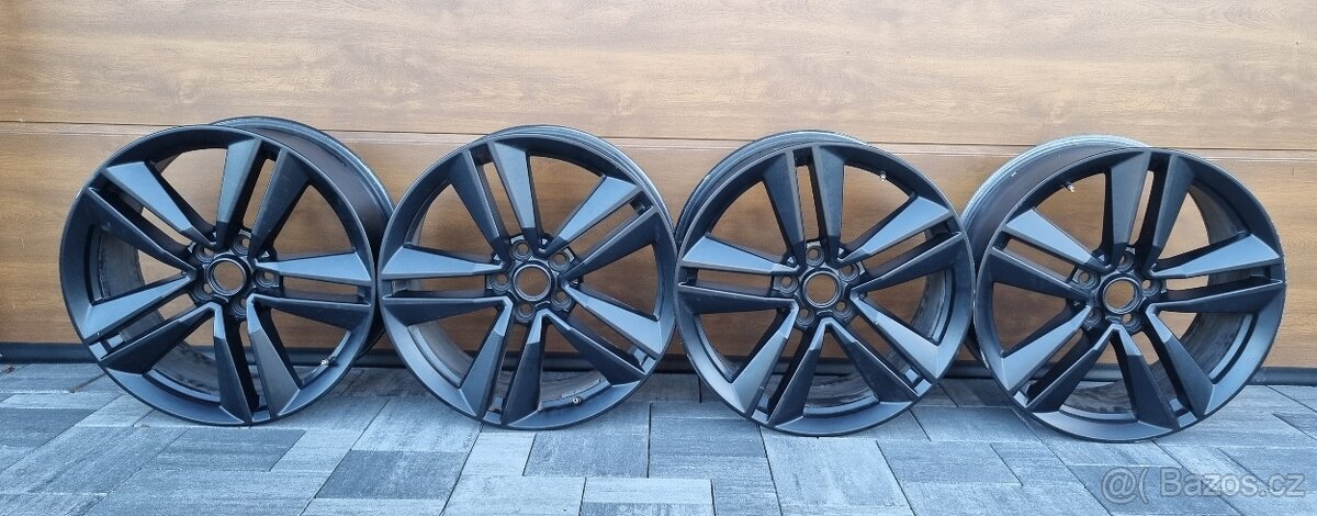 Prodám zimní sadu kol Ford Mustang od 2015