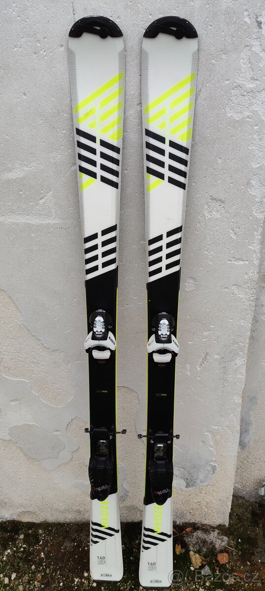 Dětské lyže Wedze 140 cm a hůlky 95 cm.