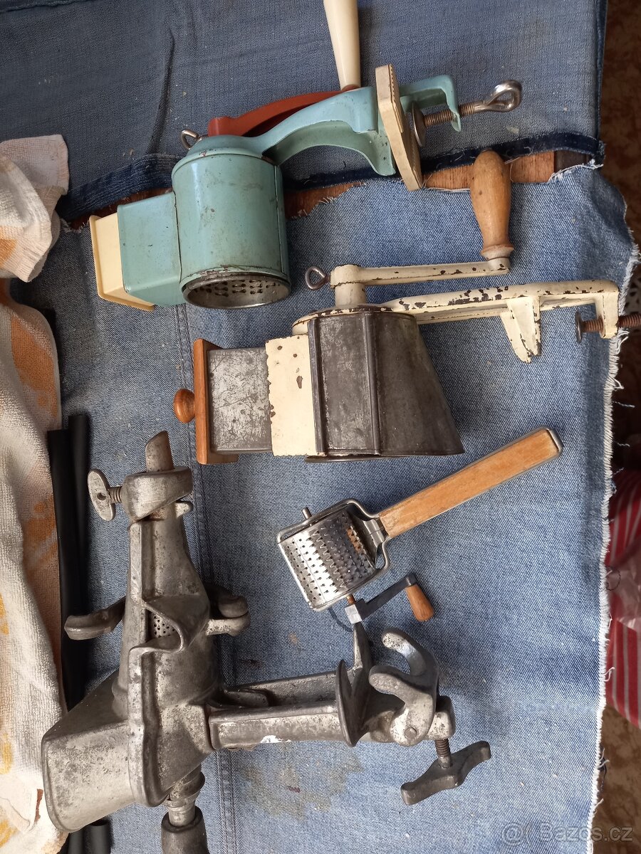 Staré kuchynské strojky ruším sbírku