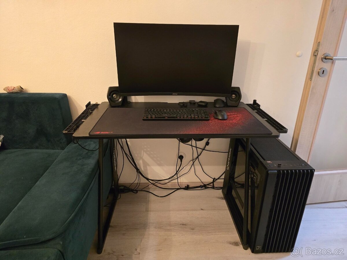 Herní stůl - ULTRADESK Enter V2