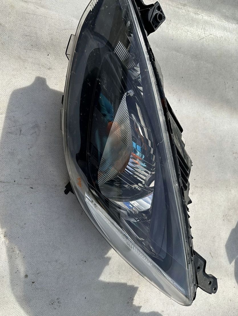 Mazda 2 DE, levé přední světlo